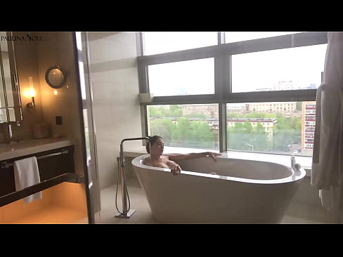 ❤️ په زړه پوری ماشوم په تشناب کې د هغې بلی په جوش سره ځړول ☑  په ps.robosexshop.ru